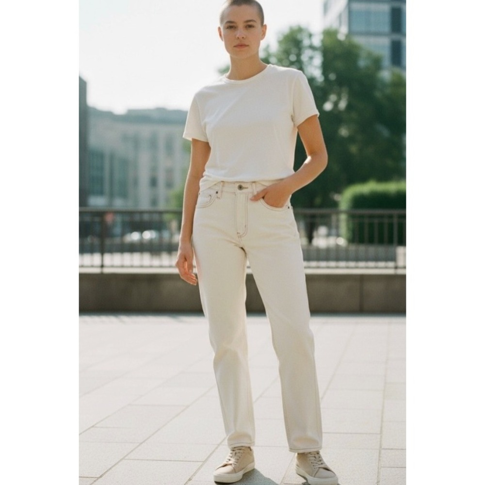 Urban Outfitters BDG Women's High Rise Mom Jeans‎ 24 White